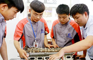 汽车钣金喷漆_北方汽修